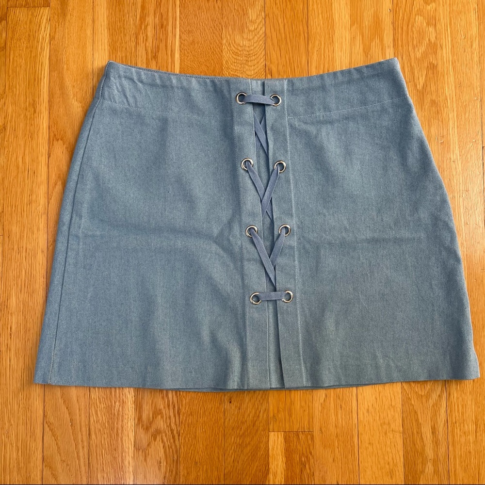 Lulu’s Light Wash Blue Denim Mini Skirt Size Large